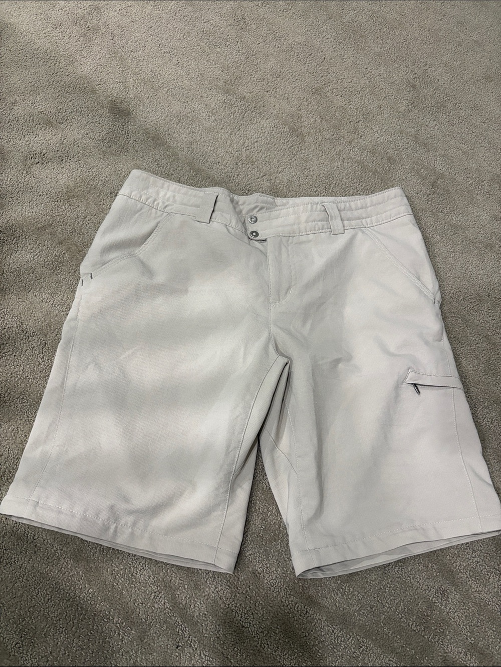 Columbia Men's Light Gray Cargo Shorts size 12